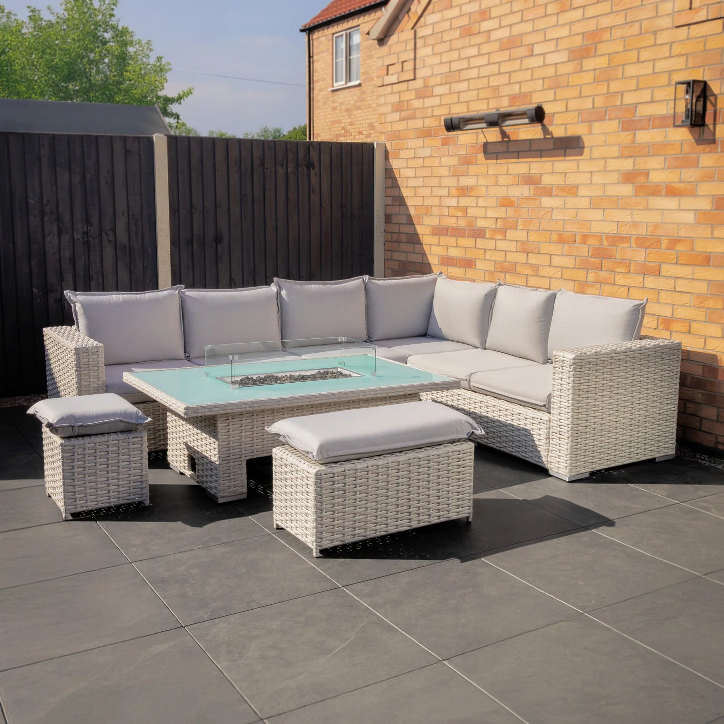 Hampton Garden Set With Firepit Table