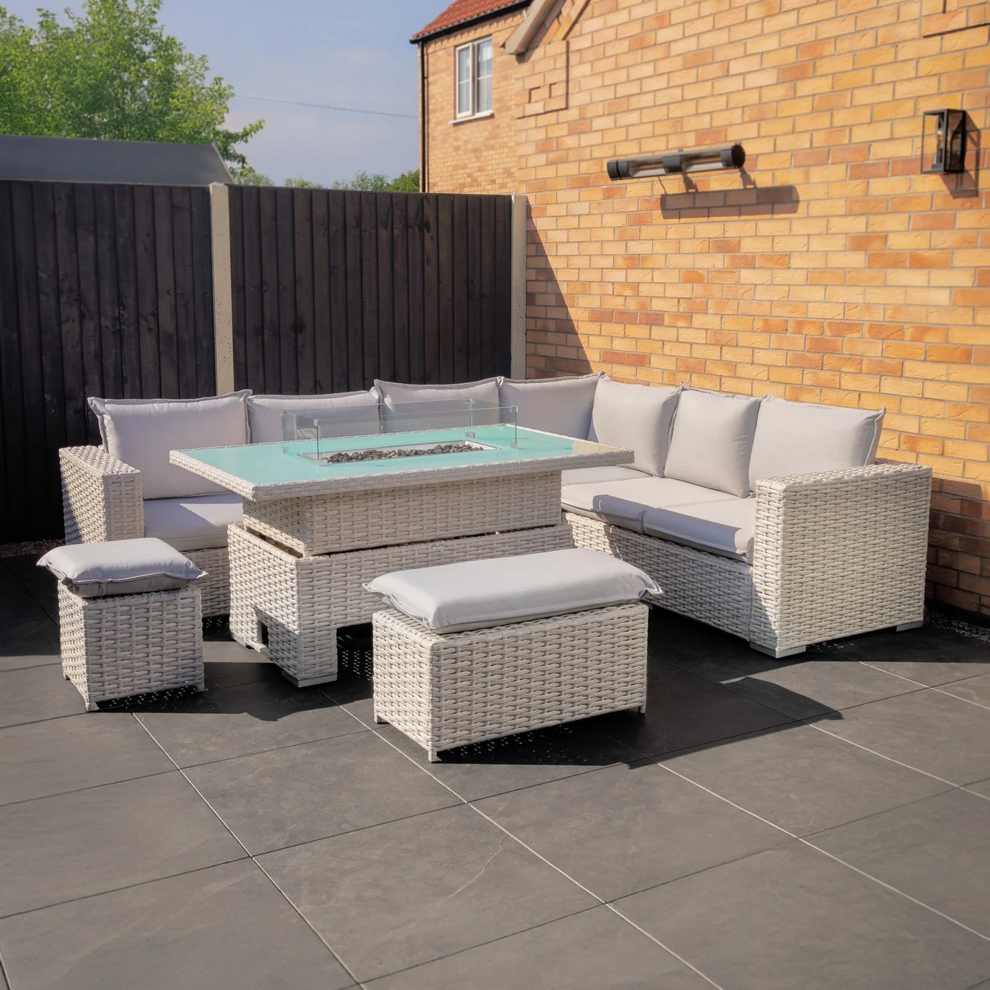 Hampton Garden Set With Firepit Table