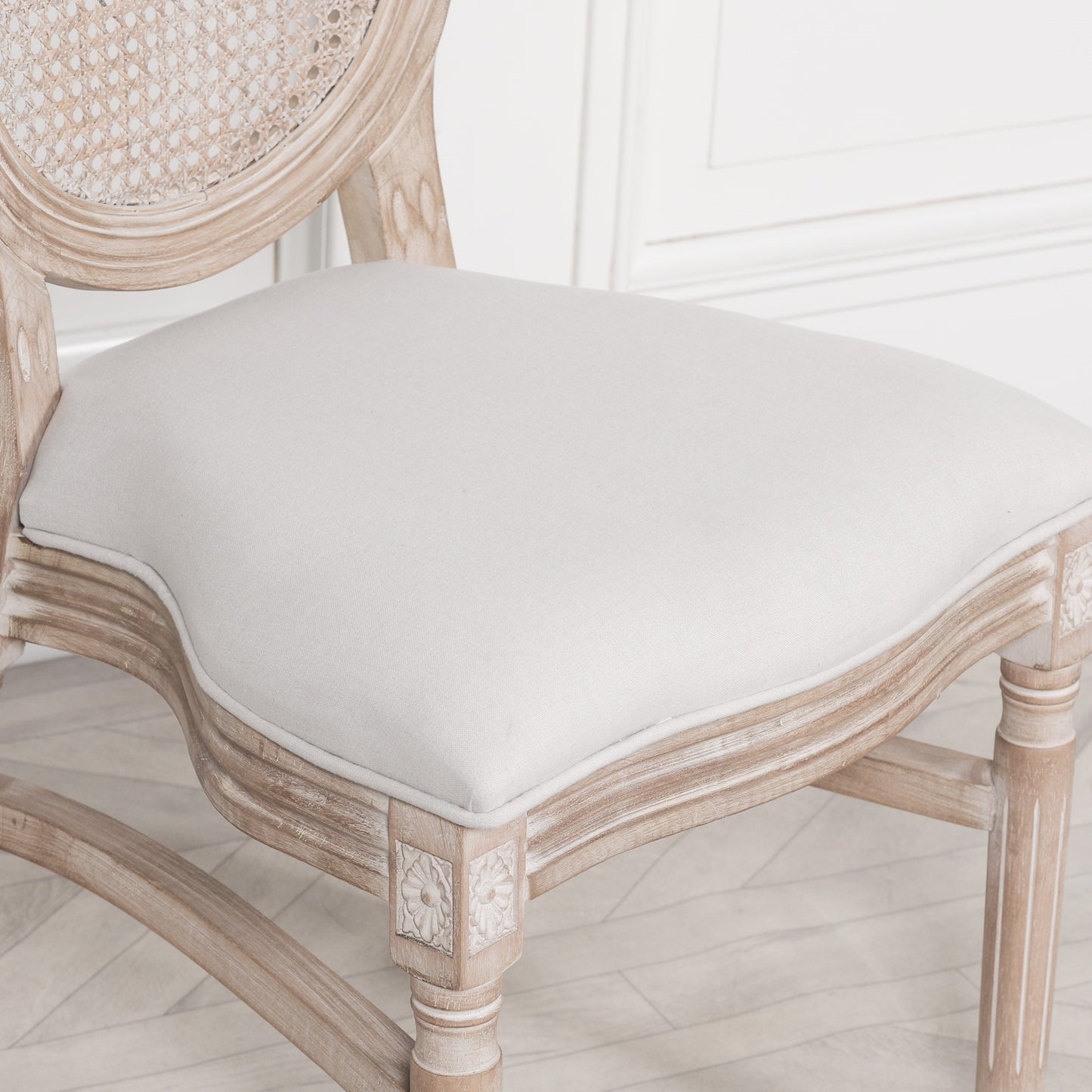 Blanche Acacia Fluted Oval Dining Table With 6 Louis Chairs