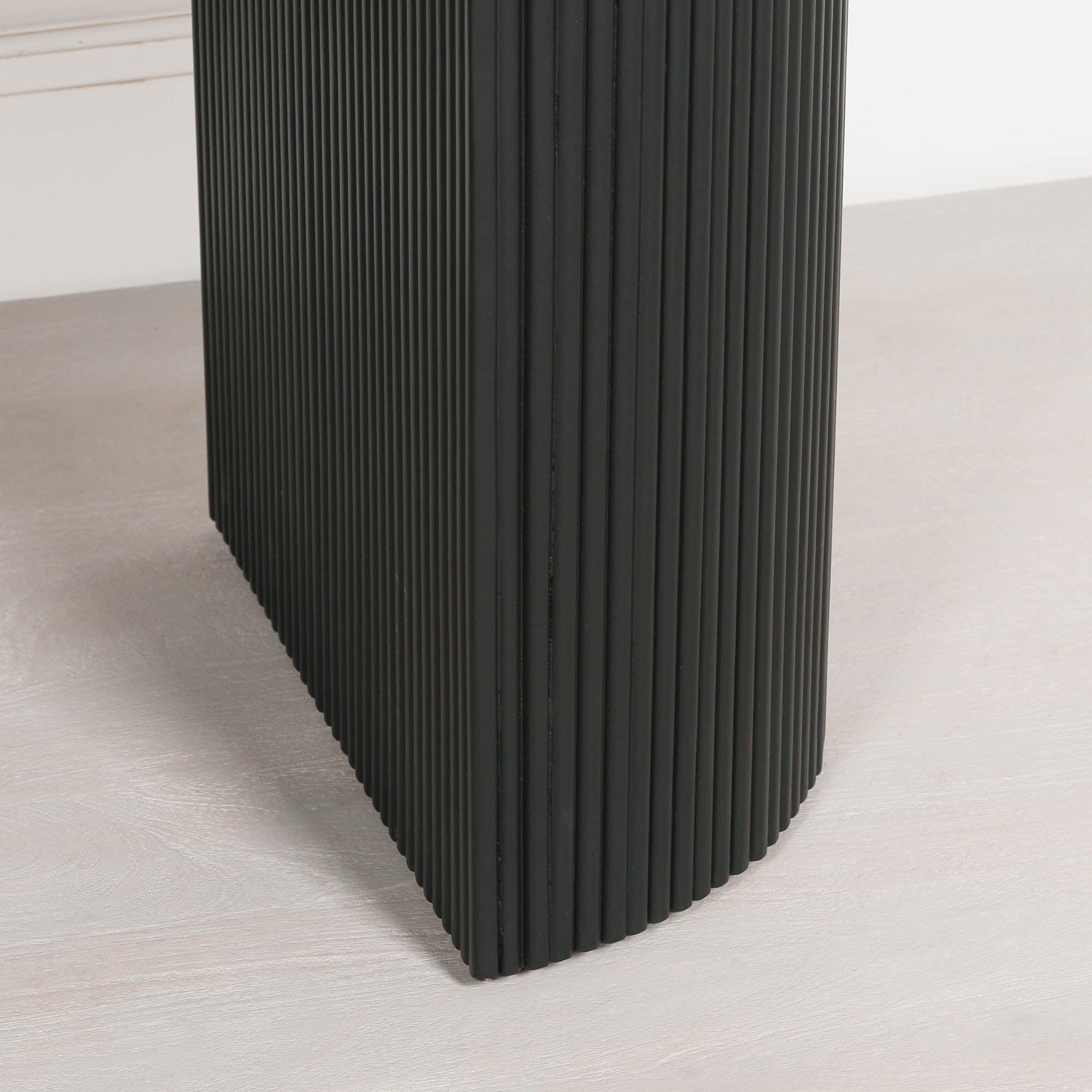 Black Painted Acacia Fluted Oval Dining Table With 6 Chairs