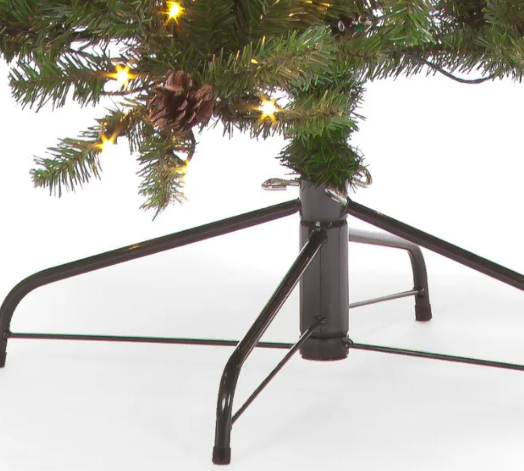 150cm Pine Creek Green Tree with 200 Warm White LEDs 454 Tips & Decorative Berries and Cones