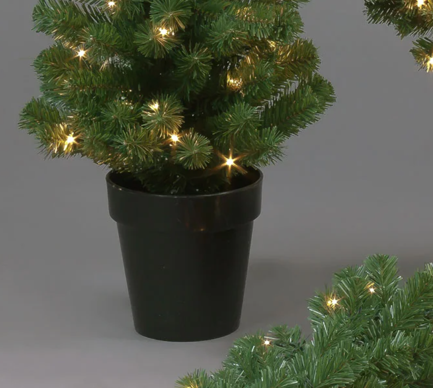 4 Piece Pre Lit Porch Set With 2 Trees 1 Wreath 1 Garland