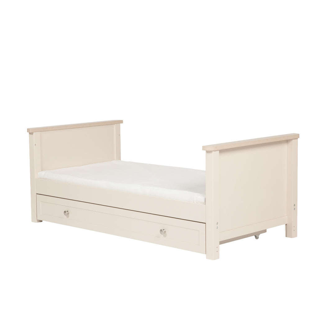 Wanderer 2 Piece Nursery Room Furniture Set Cashmere and Oak
